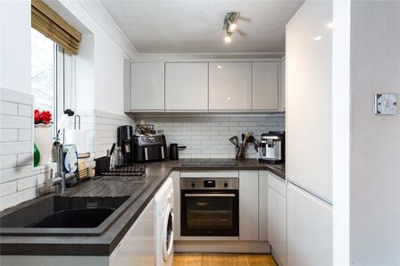 Ryecroft, 1 bedroom Flat for sale, &pound;115,500