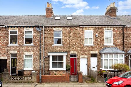 3 bedroom Mid Terrace House for sale