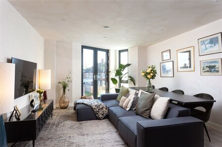 2 bedroom Flat for sale