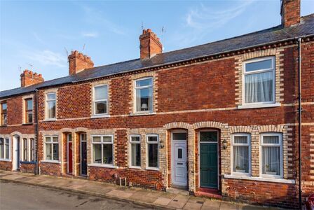 2 bedroom Mid Terrace House for sale