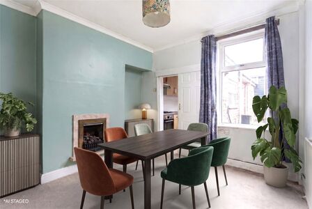 2 bedroom Mid Terrace House for sale