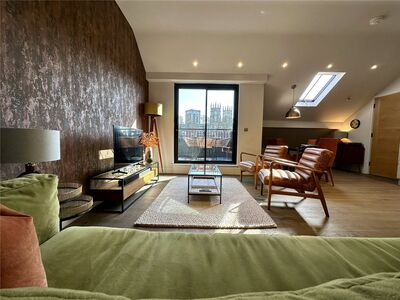 3 bedroom Flat for sale
