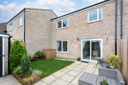 2 bedroom Mid Terrace House for sale