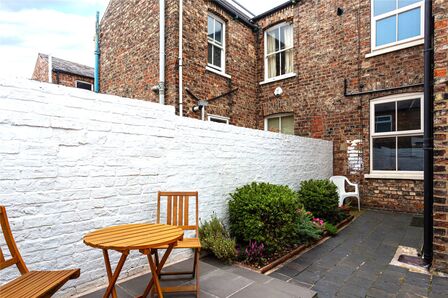 2 bedroom Mid Terrace House for sale