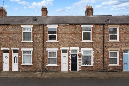 2 bedroom Mid Terrace House for sale