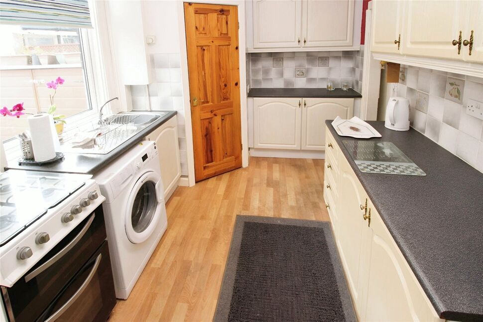 2 bedroom Mid Terrace House for sale, Ainsworth Road, Radcliffe, M26