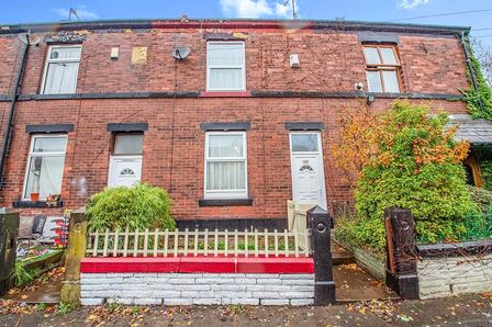 James Street, 3 bedroom Mid Terrace House to rent, £850 pcm