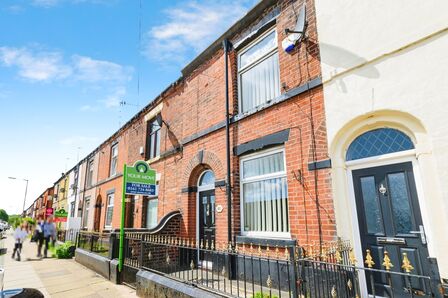 3 bedroom Mid Terrace House for sale