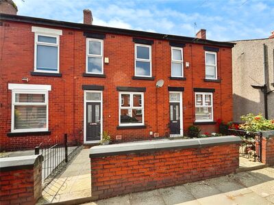 3 bedroom Mid Terrace House for sale