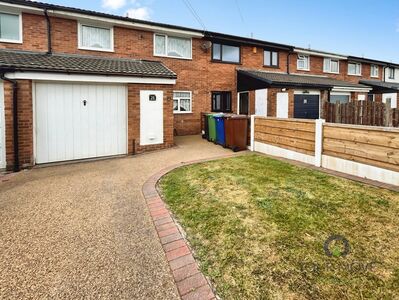 3 bedroom Mid Terrace House for sale