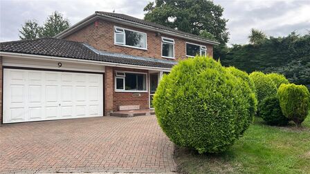 5 bedroom Detached House to rent