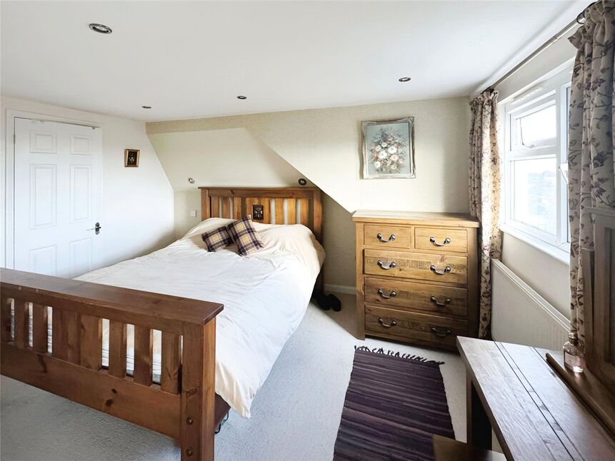 4 bedroom Semi Detached House for sale, Locarno Avenue, Gillingham, ME8