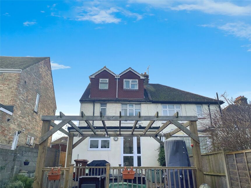 4 bedroom Semi Detached House for sale, Locarno Avenue, Gillingham, ME8