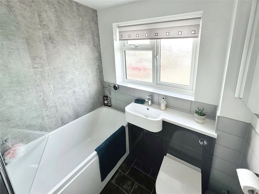 3 bedroom Mid Terrace House for sale, Langdale Close, Rainham, ME8 £