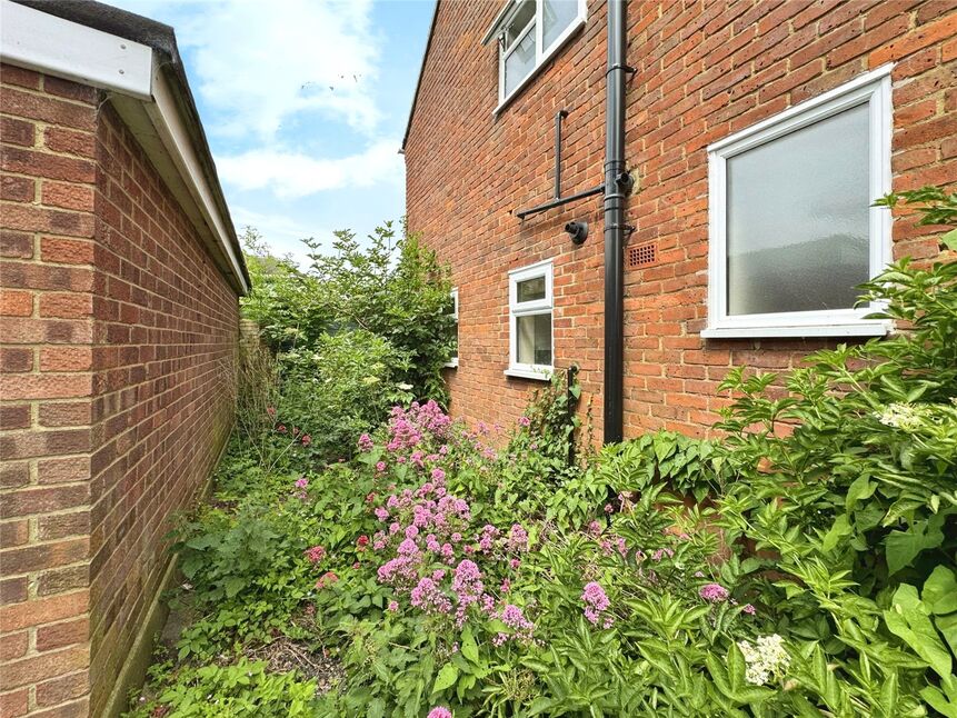 3 bedroom Semi Detached House for sale, Holmoaks, Rainham, ME8 £325,000