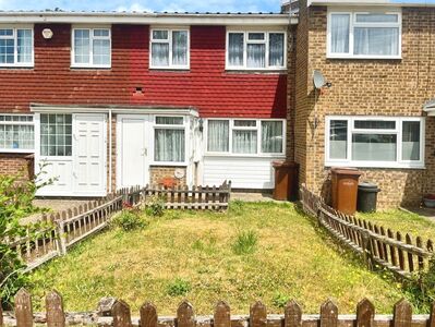 3 bedroom Mid Terrace House for sale