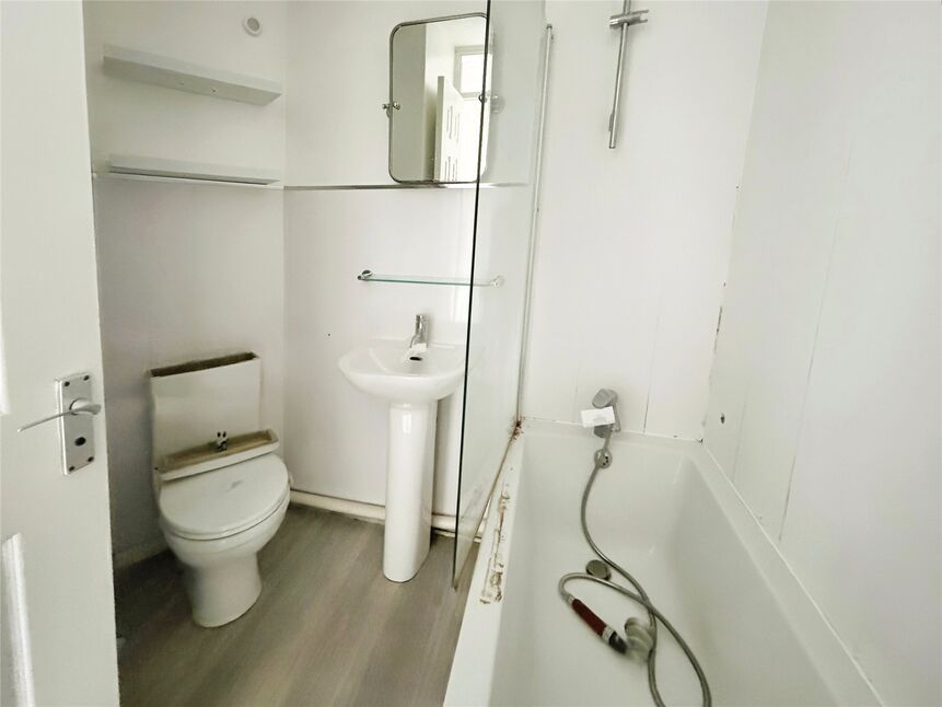 2 bedroom Mid Terrace House for sale, Nightingale Close, Rainham, ME8