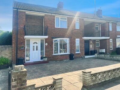 Gloucester Close, 1 bedroom  Flat for sale, £160,000