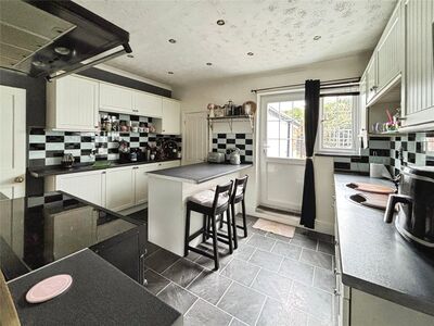 2 bedroom Mid Terrace House for sale
