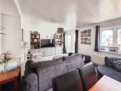 Burnham Walk, 3 bedroom End Terrace House for sale, £300,000