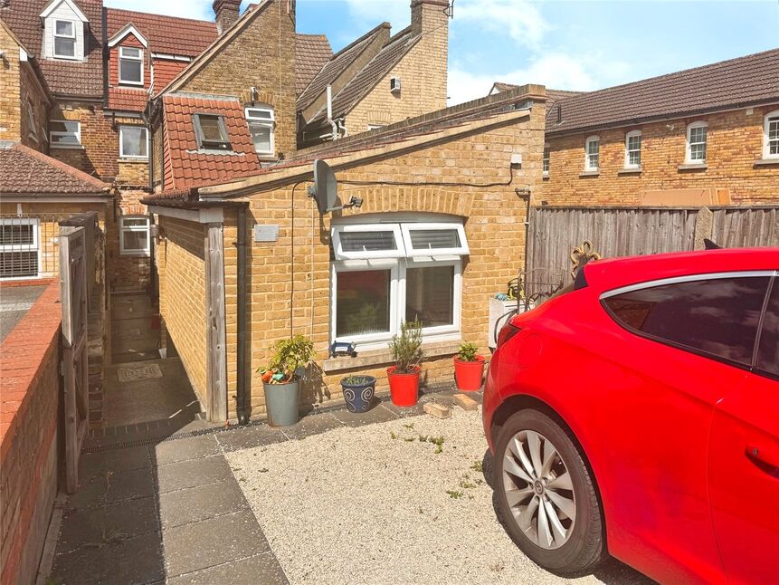 Main image of 1 bedroom Flat for sale, High Street, Rainham, Kent, ME8