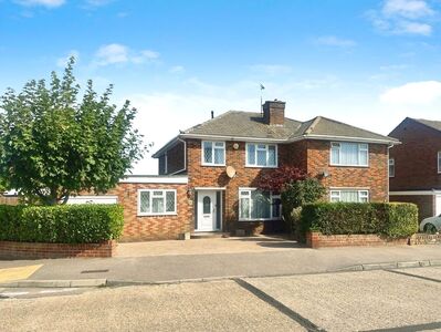 Kenilworth Drive, 3 bedroom Semi Detached House to rent, £1,800 pcm