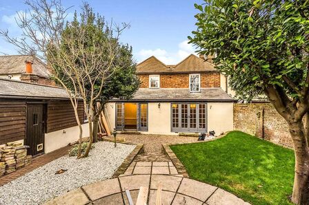 High Street, 5 bedroom Semi Detached House to rent, £2,200 pcm