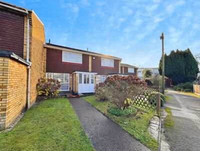 Thorpe Walk, 2 bedroom Mid Terrace House for sale, £265,000