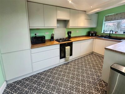 3 bedroom Mid Terrace House for sale