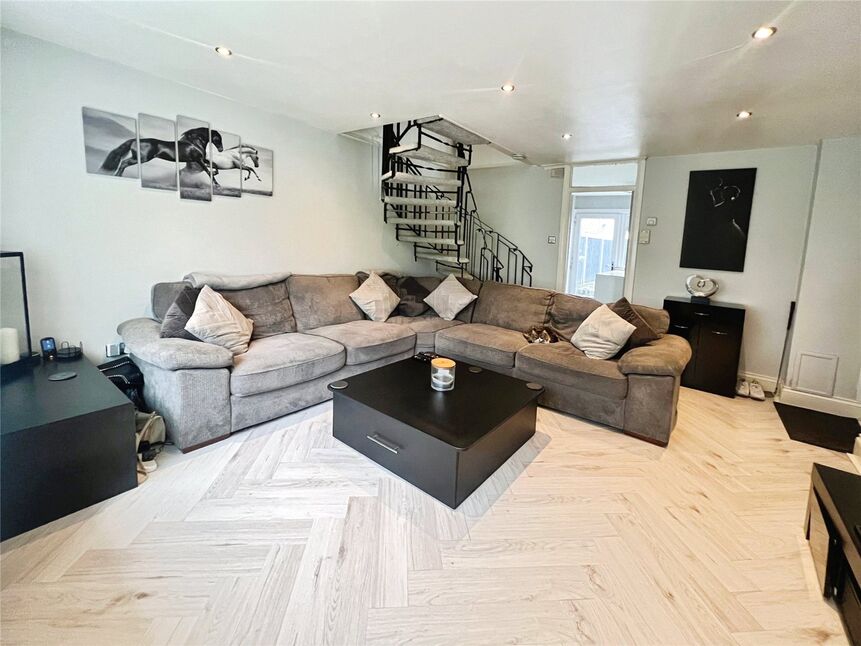 2 bedroom End Terrace House for sale