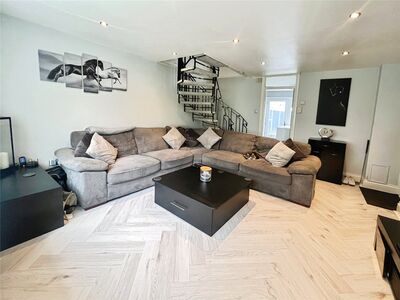 2 bedroom End Terrace House for sale