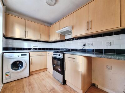 Cranbrook Close, 2 bedroom Flat to rent, &pound;1,050 pcm