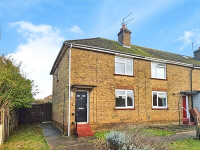 Bull Lane, 3 bedroom End Terrace House to rent, &pound;1,600 pcm
