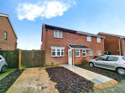 Shepperton Close, 3 bedroom Semi Detached House to rent, &pound;1,650 pcm