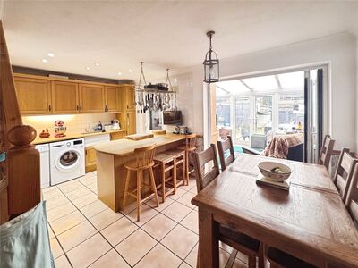 3 bedroom Mid Terrace House for sale