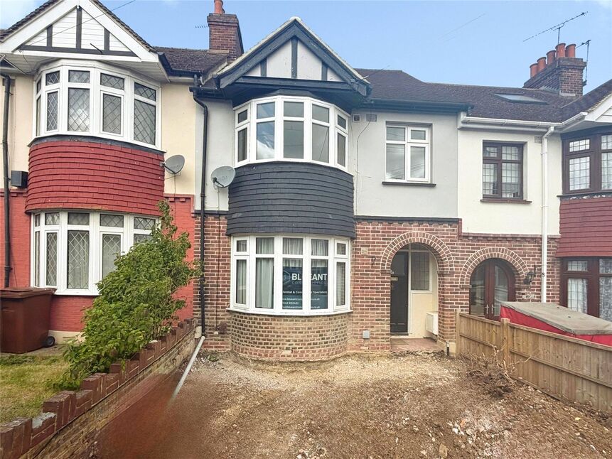 3 bedroom Mid Terrace House for sale