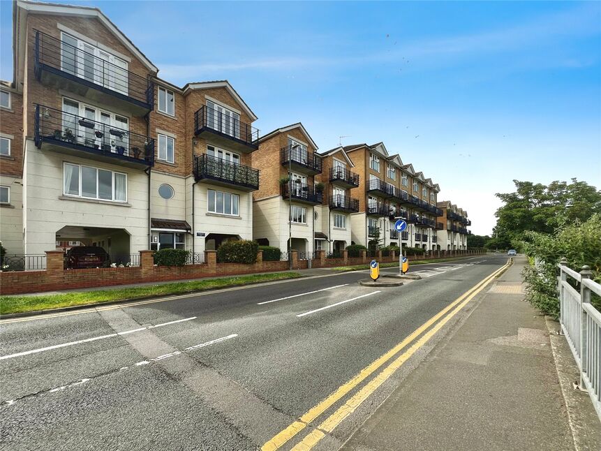 Main image of 2 bedroom Flat to rent, Keating Close, Rochester, Kent, ME1