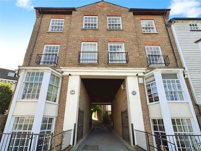 St. Margarets Banks High Street, 1 bedroom  Flat to rent, £900 pcm