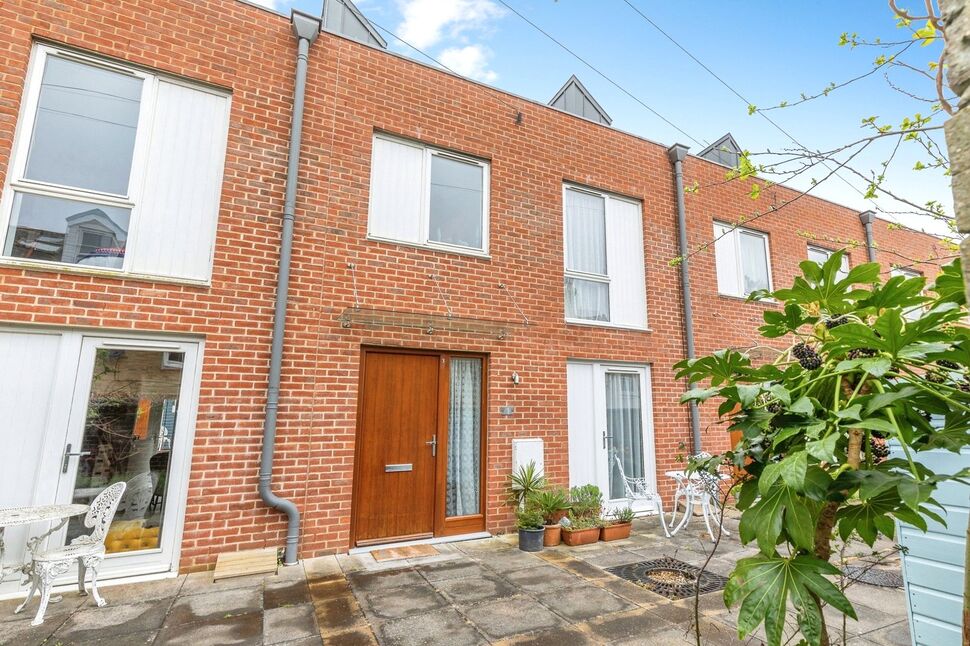 Main image of 4 bedroom House to rent, Bishopscourt Gardens, Love Lane, Kent, ME1