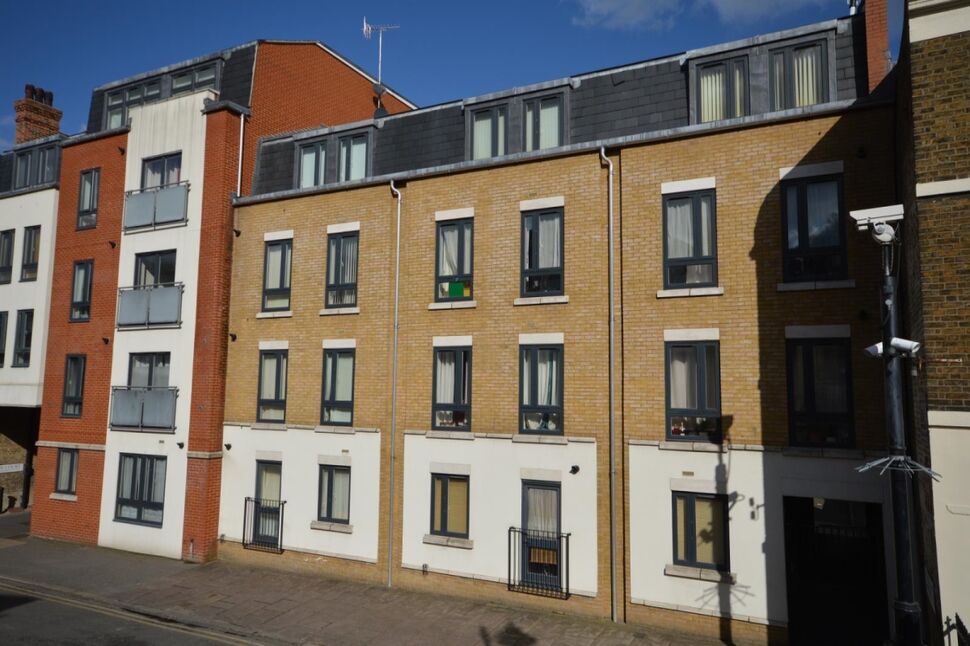 Main image of 2 bedroom Flat to rent, High Street, Rochester, Kent, ME1