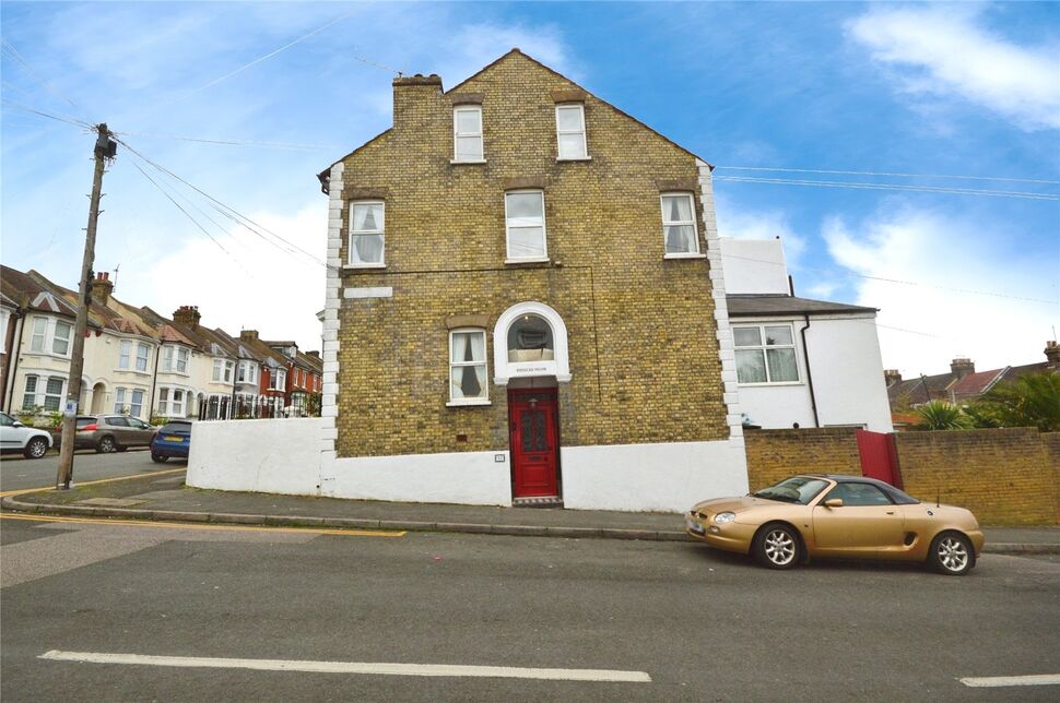 4 bedroom Detached House for sale, Pilgrims Road, Halling, ME2 £550,000