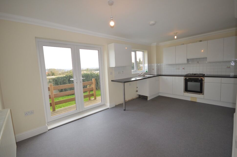 Kitchen / Dining Area