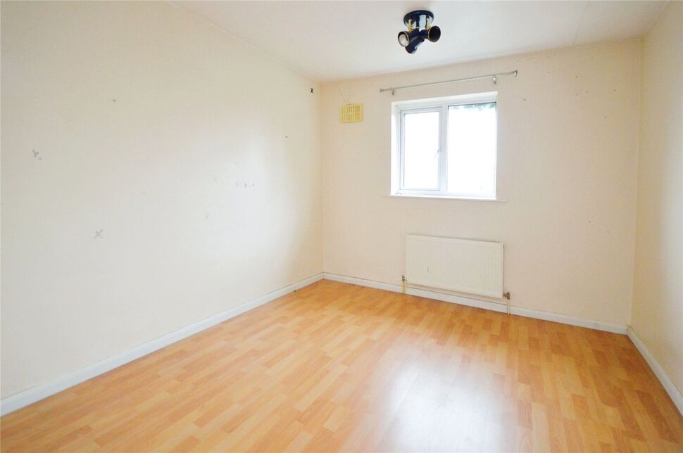 2 bedroom Mid Terrace House for sale, Arethusa Road, Rochester, ME1 £