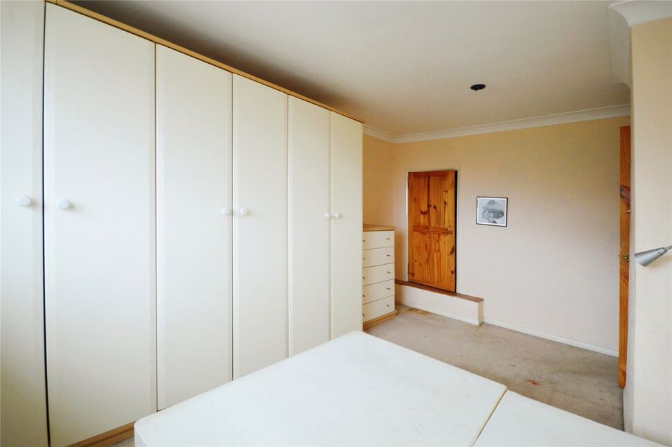 2 bedroom Mid Terrace House for sale, Arethusa Road, Rochester, ME1 £