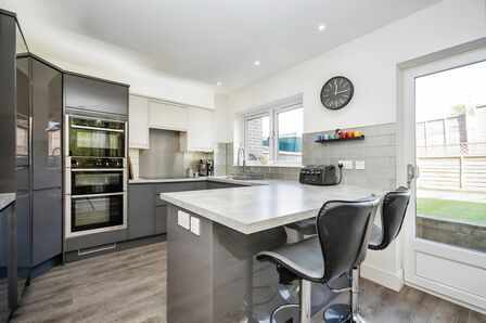 Nashenden Lane, 3 bedroom Mid Terrace House for sale, £375,000