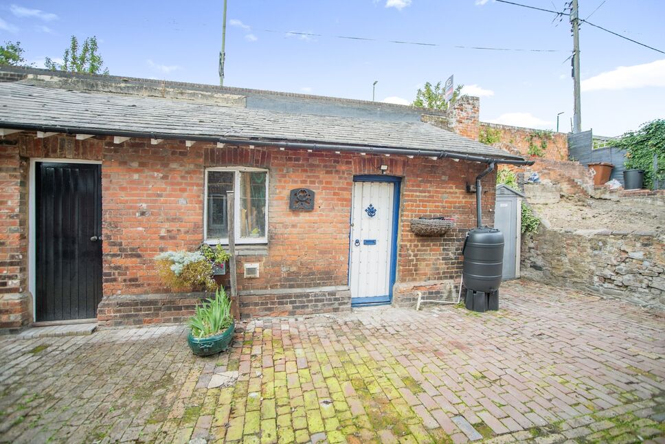 2 bedroom Semi Detached House for sale, Rochester Road, Cuxton, ME2 £