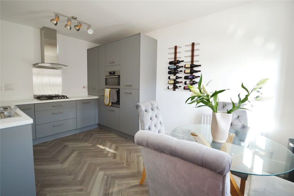 4 bedroom Mid Terrace House to rent, Knights Templar Way, Rochester