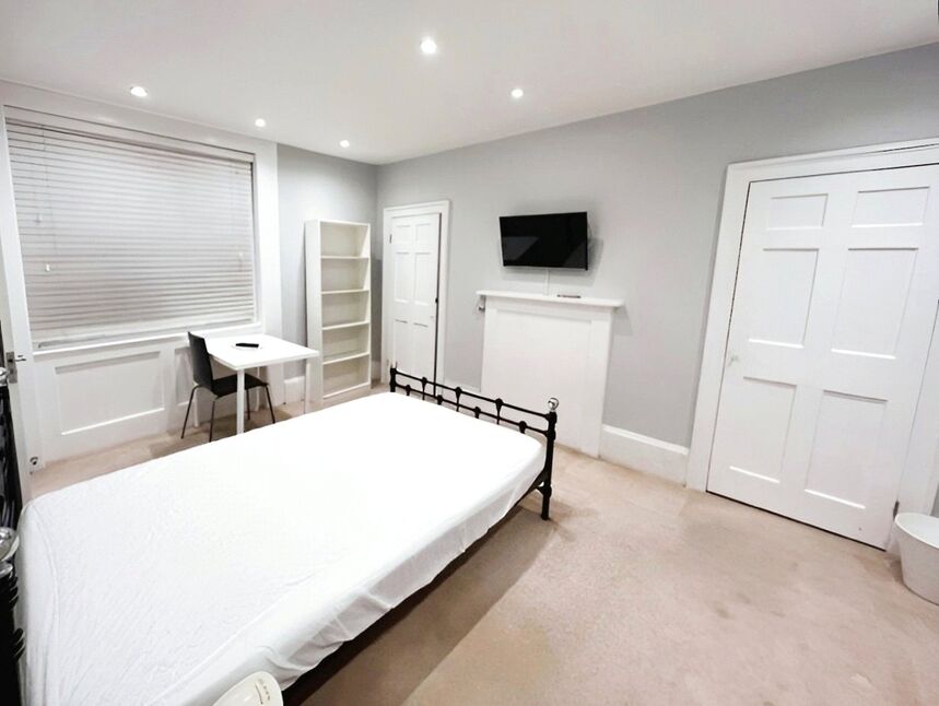 Main image of 1 bedroom  Room to rent, 48a High Street, Rochester, Kent, ME1
