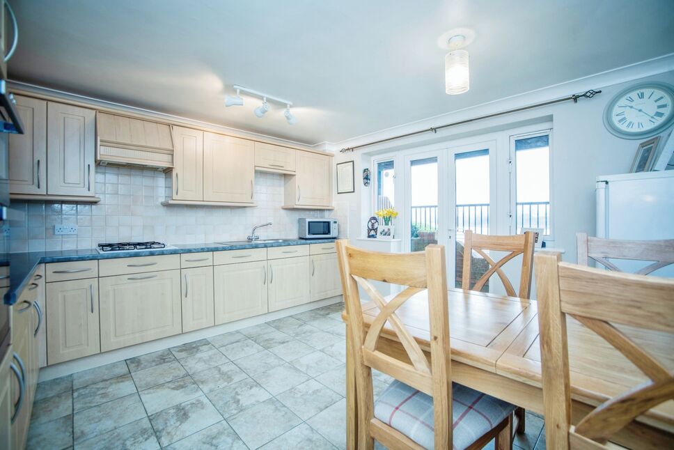3 bedroom Mid Terrace House for sale, Applecross Close, Rochester, ME1