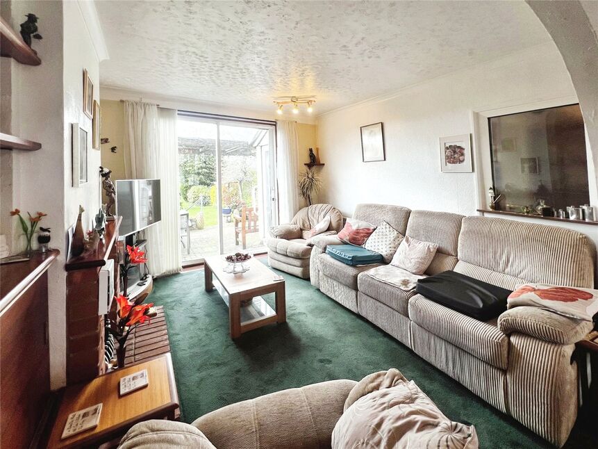 3 bedroom Mid Terrace House to rent, City Way, Rochester, ME1 £1,500 pcm